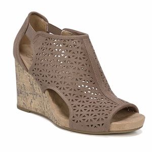 Never worn!! Wedge sandals 7.5